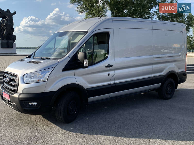 Грузовой фургон Ford Transit 2022 в 