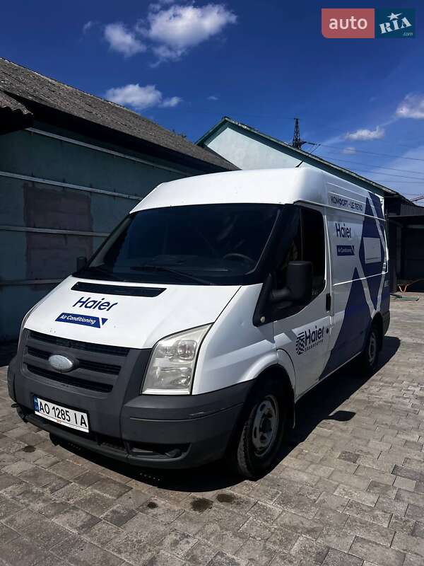Грузовой фургон Ford Transit 2010 в 