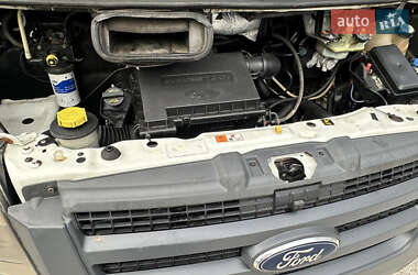 Грузовой фургон Ford Transit 2011 в 