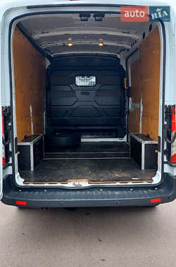 Грузовой фургон Ford Transit 2017 в 