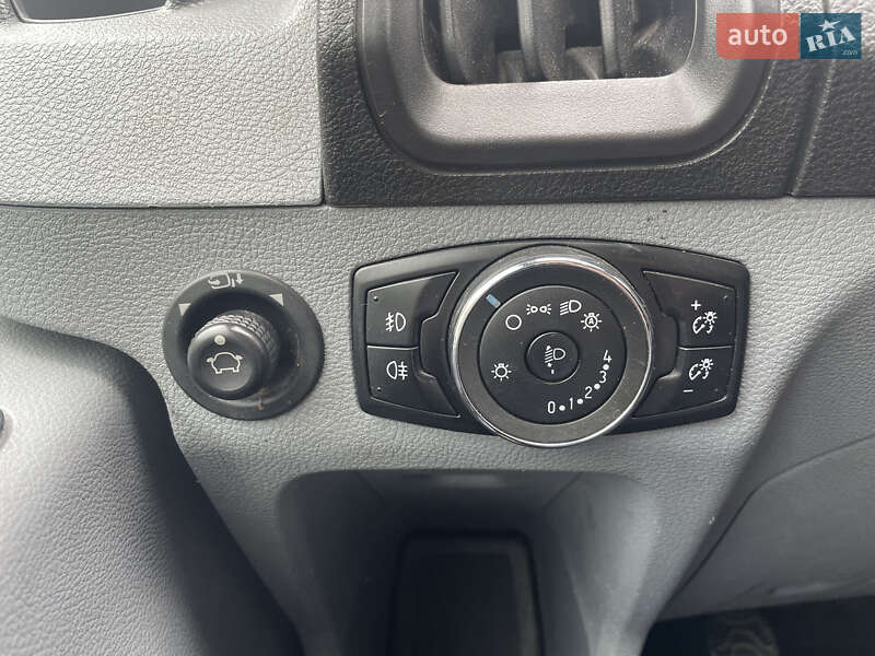 Грузовой фургон Ford Transit 2015 в Львове