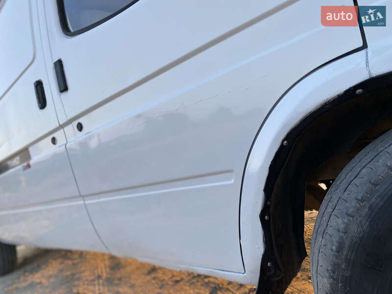 Грузовой фургон Ford Transit 1996 в Дрогобыче