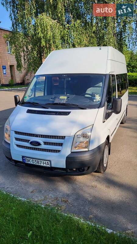Микроавтобус Ford Transit 2013 в Ровно
