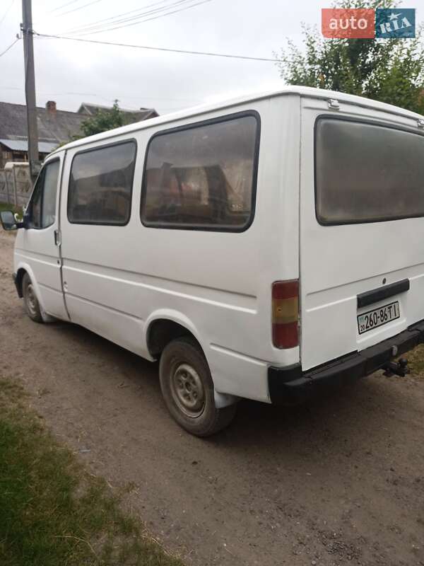 Мікроавтобус Ford Transit 1988 в Чернівцях