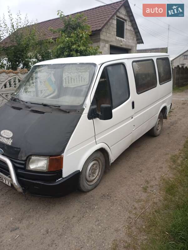 Мікроавтобус Ford Transit 1988 в Чернівцях