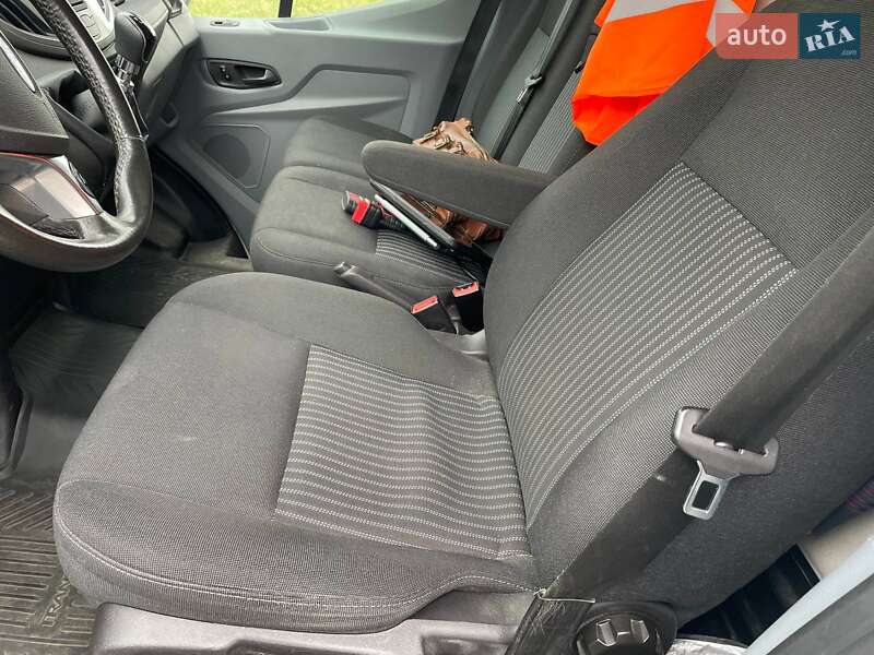 Вантажний фургон Ford Transit 2017 в Борисполі