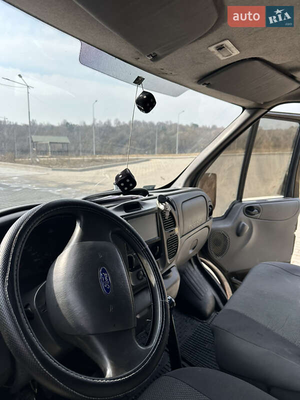 Грузовой фургон Ford Transit 2005 в Львове