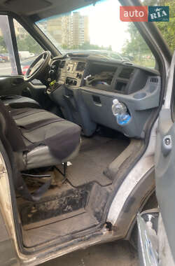 Грузовой фургон Ford Transit 2006 в 