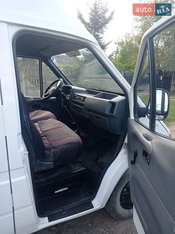 Грузовой фургон Ford Transit 1981 в Бурштыне