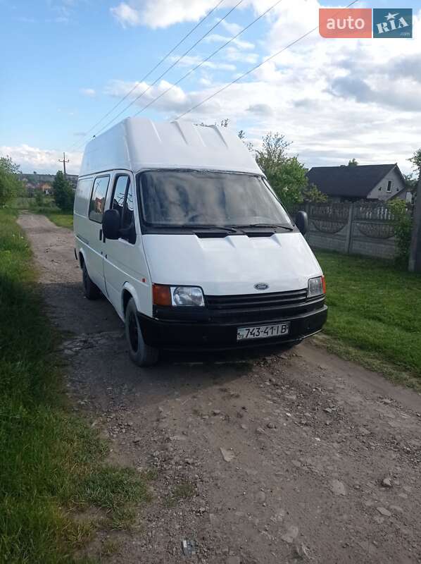 Грузовой фургон Ford Transit 1981 в Бурштыне