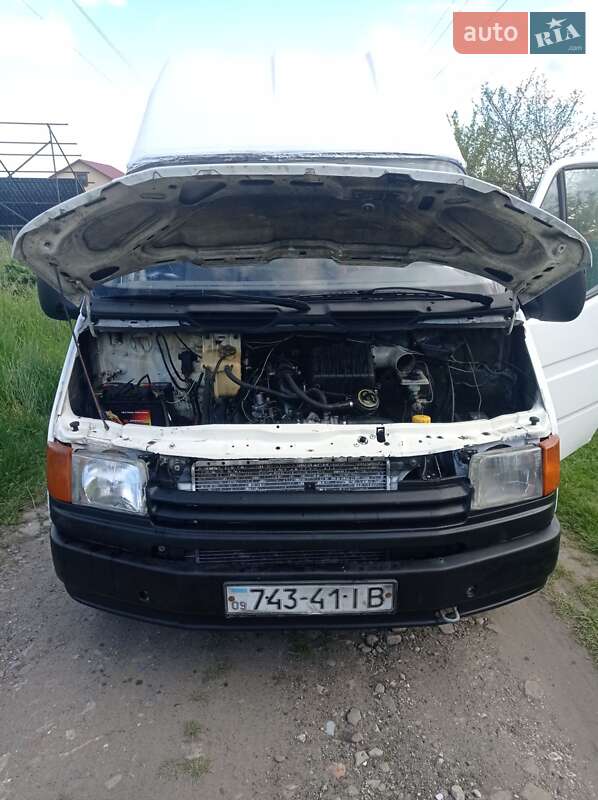 Грузовой фургон Ford Transit 1981 в Бурштыне