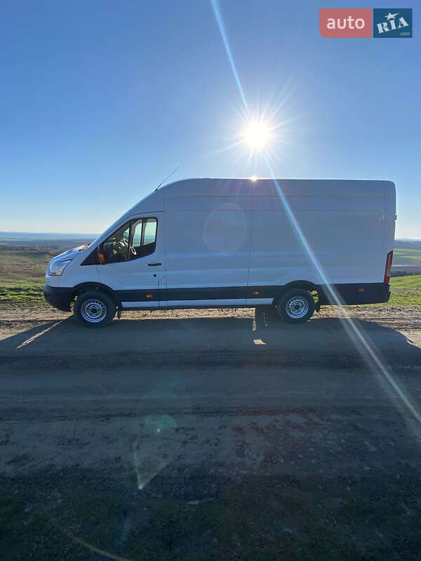 Грузовой фургон Ford Transit 2014 в Новоселице