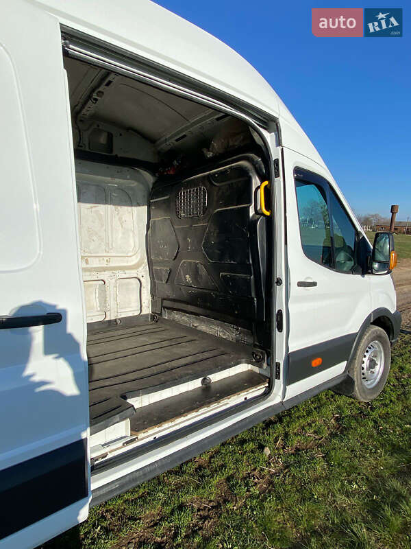 Грузовой фургон Ford Transit 2014 в Новоселице