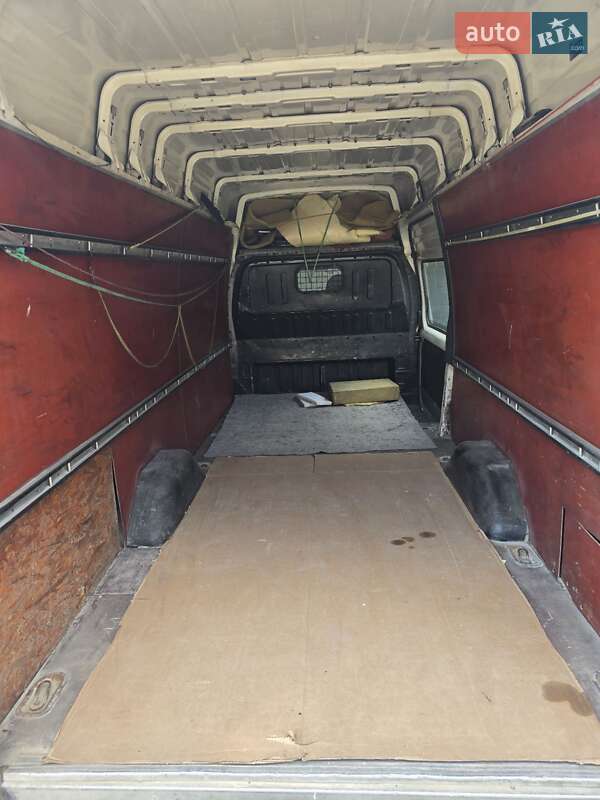 Грузовой фургон Ford Transit 2002 в Черновцах