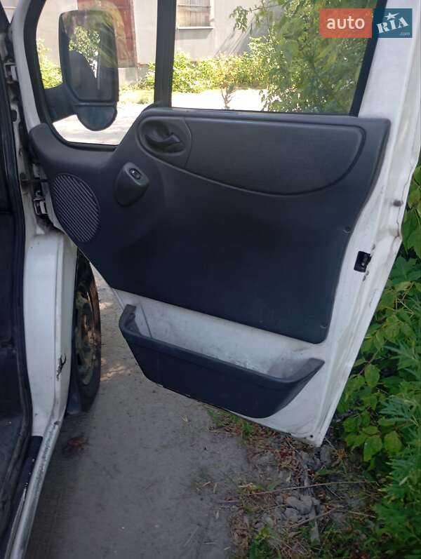 Грузовой фургон Ford Transit 2004 в Шепетовке