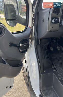 Грузовой фургон Ford Transit 2004 в 