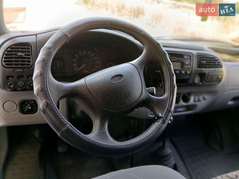 Микроавтобус Ford Transit 2000 в Гадяче