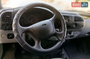 Микроавтобус Ford Transit 2000 в 