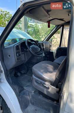 Грузовой фургон Ford Transit 2004 в 