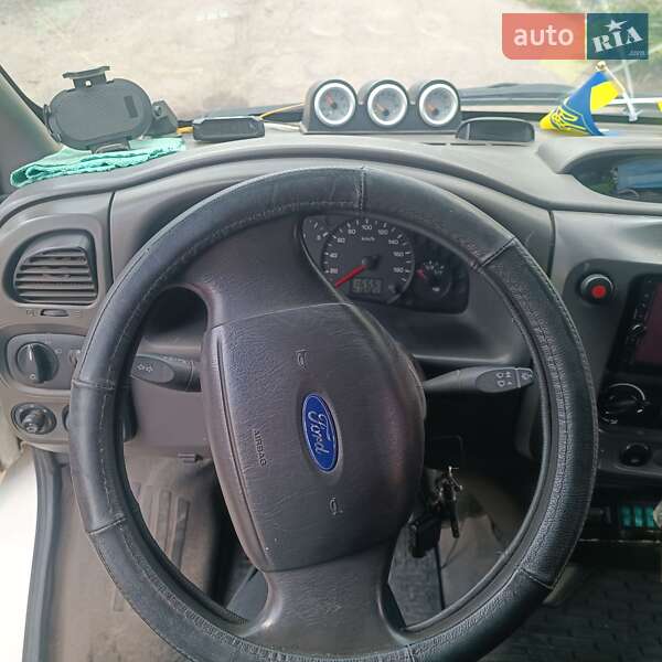 Вантажопасажирський фургон Ford Transit 2004 в Дніпрі