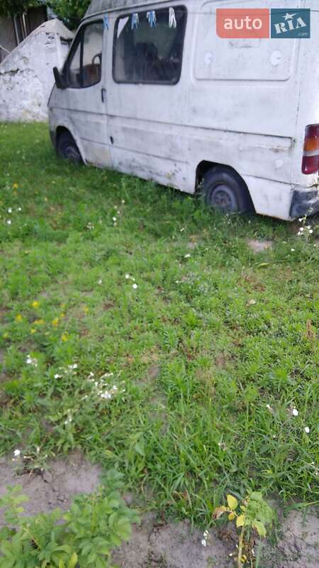 Микроавтобус Ford Transit 1988 в Вараше