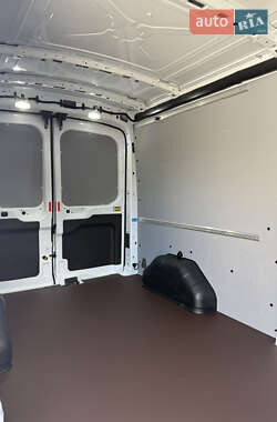Грузовой фургон Ford Transit 2020 в 