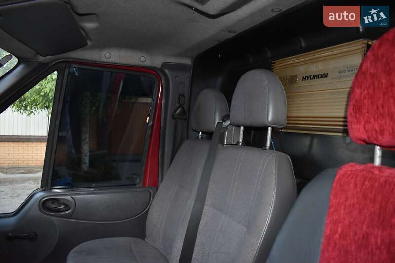 Грузовой фургон Ford Transit 2004 в Измаиле