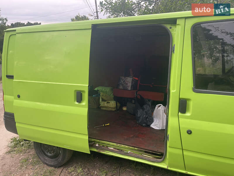 Грузовой фургон Ford Transit 2005 в Краматорске
