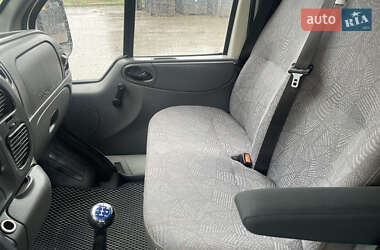 Грузовой фургон Ford Transit 2001 в 