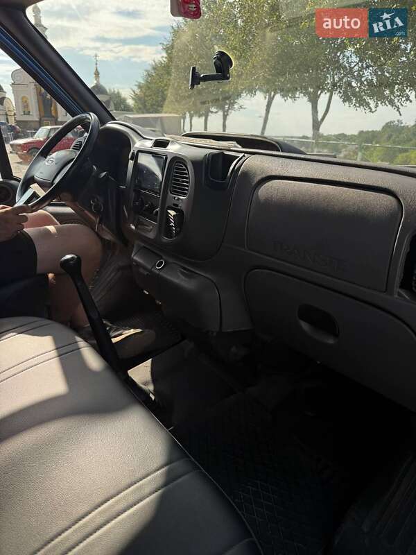 Грузовой фургон Ford Transit 2005 в Почаеве
