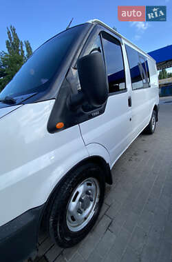 Грузовой фургон Ford Transit 2002 в 