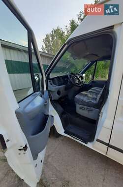 Грузовой фургон Ford Transit 2012 в 