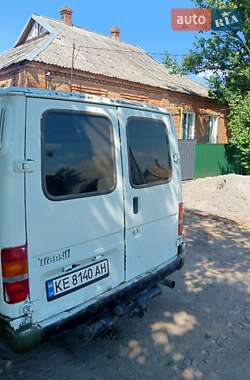 Грузовой фургон Ford Transit 2000 в 