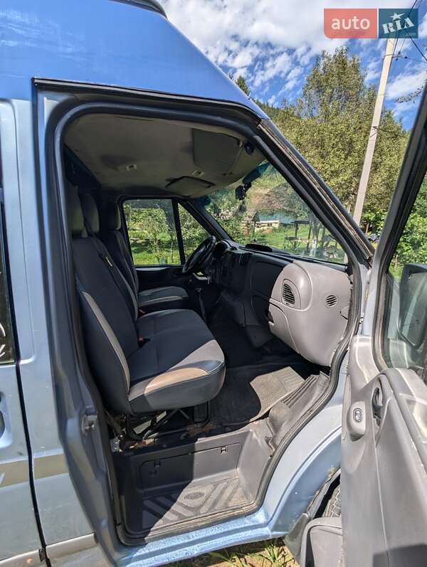 Микроавтобус Ford Transit 2002 в Яремче