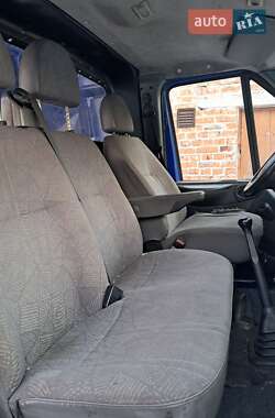 Вантажний фургон Ford Transit 2005 в 