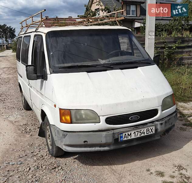 Грузопассажирский фургон Ford Transit 1993 в 