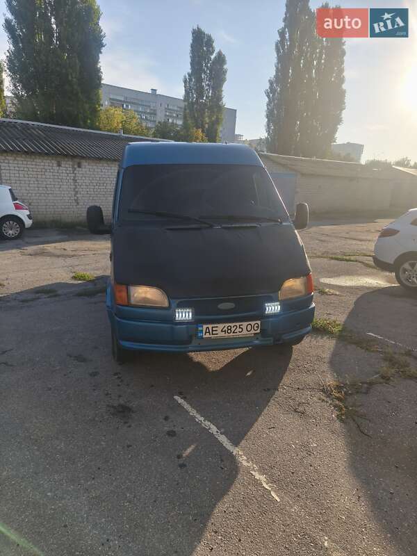 Грузовой фургон Ford Transit 1998 в 