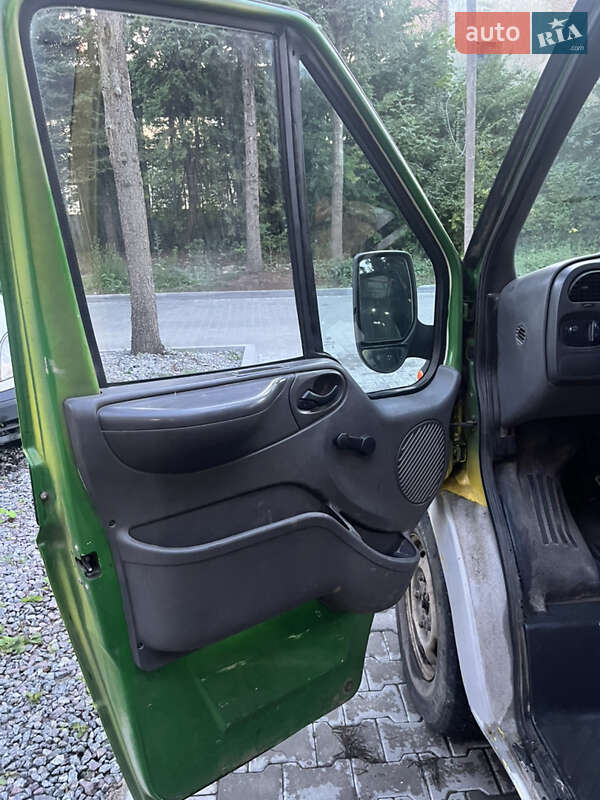 Грузовой фургон Ford Transit 2003 в Львове