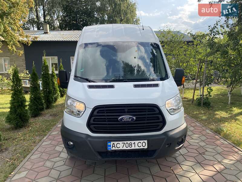 Вантажний фургон Ford Transit 2015 в Луцьку
