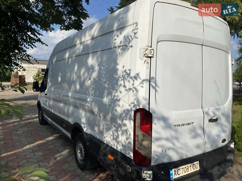 Вантажний фургон Ford Transit 2015 в Луцьку