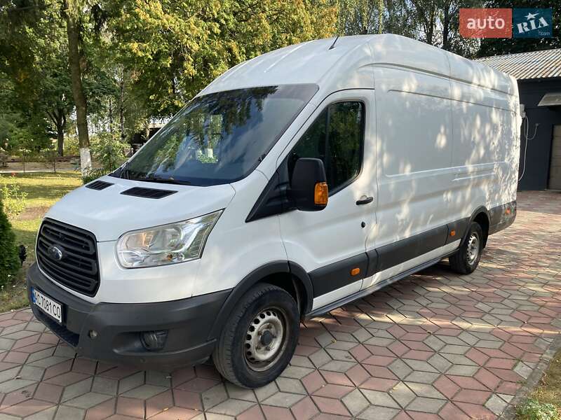 Вантажний фургон Ford Transit 2015 в Луцьку