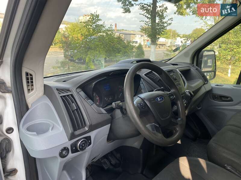 Вантажний фургон Ford Transit 2015 в Луцьку