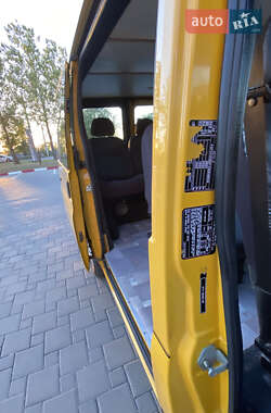 Вантажопасажирський фургон Ford Transit 2005 в 