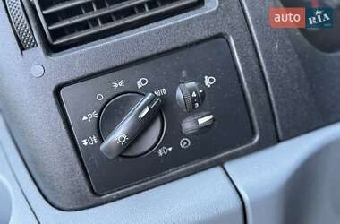Грузовой фургон Ford Transit 2011 в 