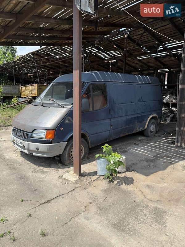 Грузовой фургон Ford Transit 1998 в Буче