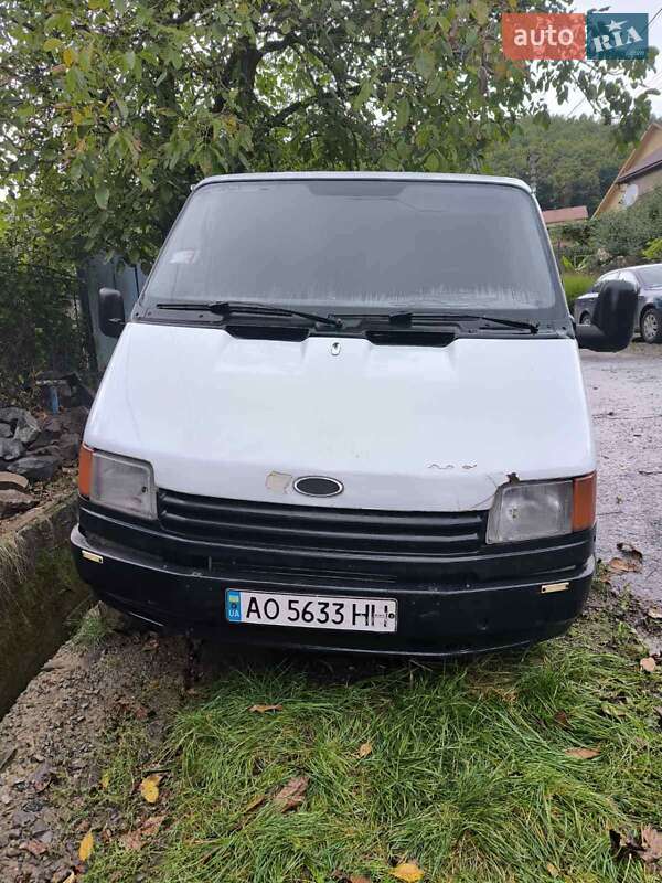 Грузовой фургон Ford Transit 1987 в 
