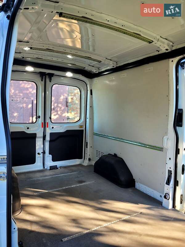 Вантажний фургон Ford Transit 2018 в Києві