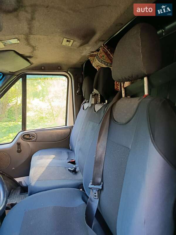 Вантажний фургон Ford Transit 2002 в Почаєві