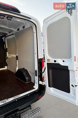 Грузовой фургон Ford Transit 2021 в 