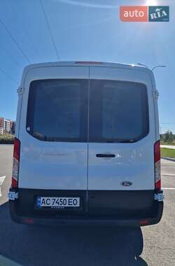 Грузовой фургон Ford Transit 2017 в 